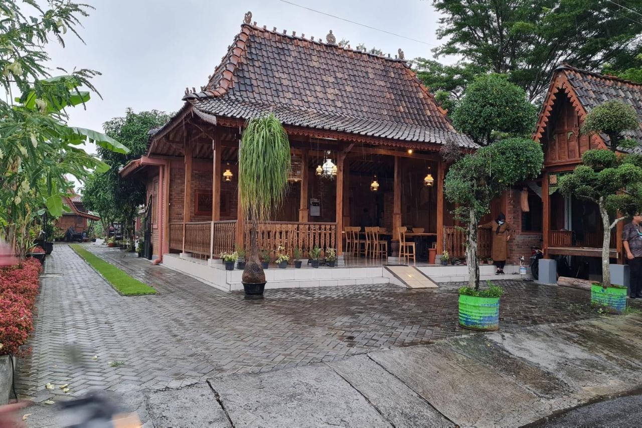 Super Oyo Collection O 90265 Cempoko Mulyo Homestay Syariah Tugu Exterior foto