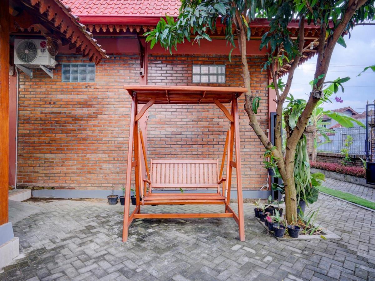 Super Oyo Collection O 90265 Cempoko Mulyo Homestay Syariah Tugu Exterior foto
