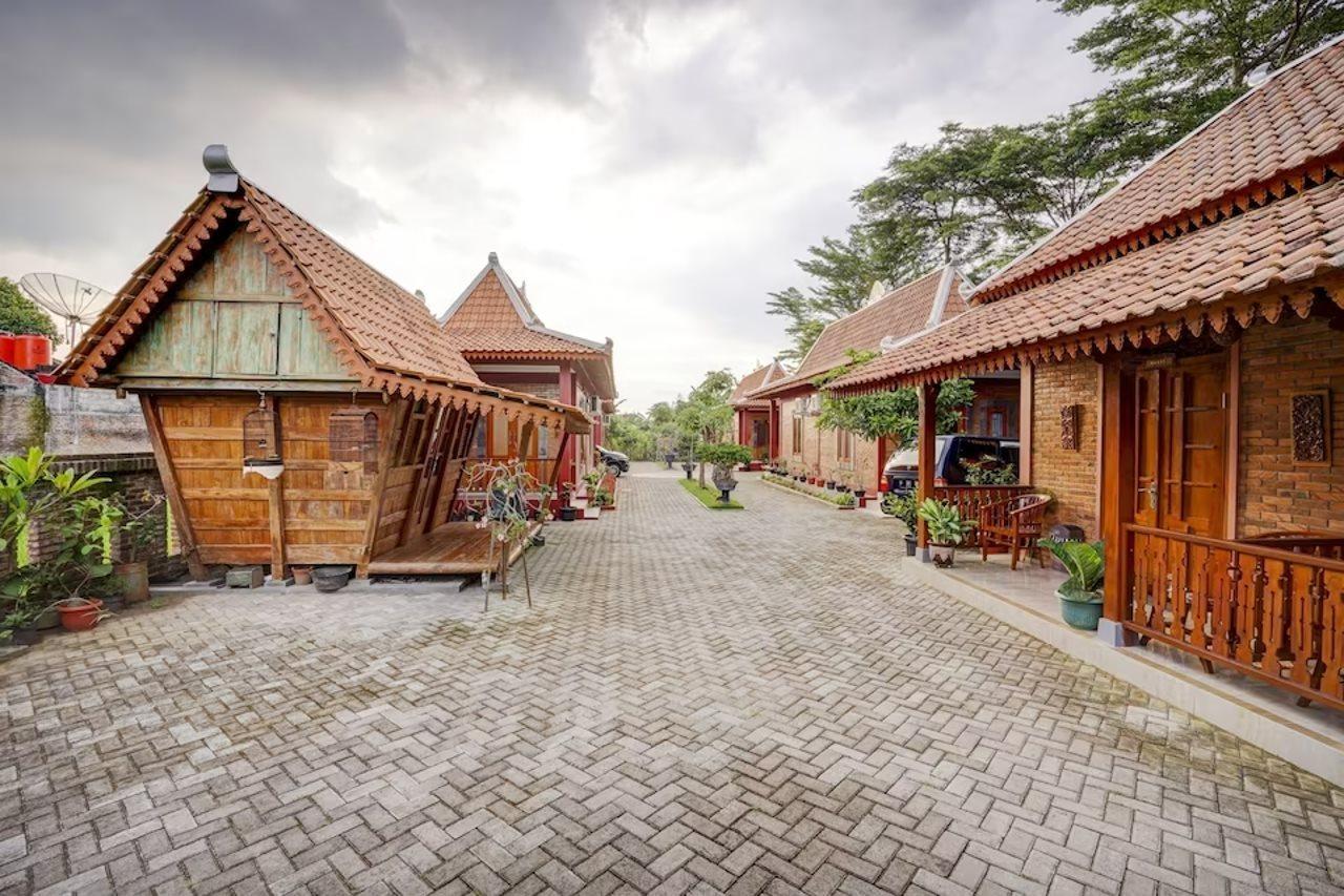 Super Oyo Collection O 90265 Cempoko Mulyo Homestay Syariah Tugu Exterior foto